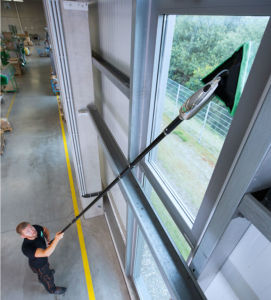 usrkt2-unger-stingray-indoor-cleaning-kit-in-action-1